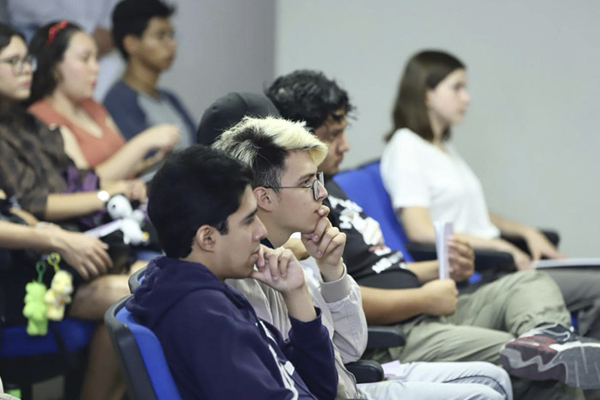 Presentación en Facultad de Ciencias de la Comunicación